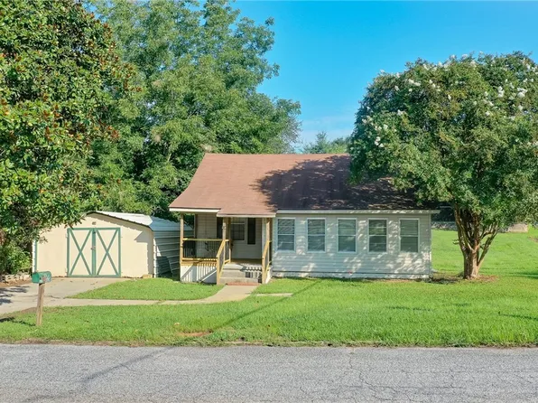 813 Spring St, Valley, AL 36854