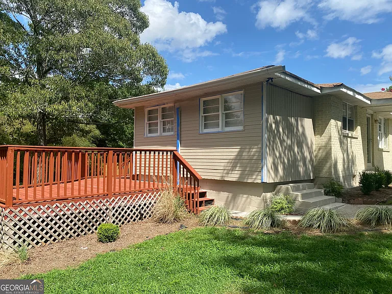 914 Ozora Rd — Photo 3