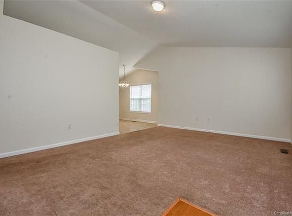 5th image of 387 Brookfield Dr