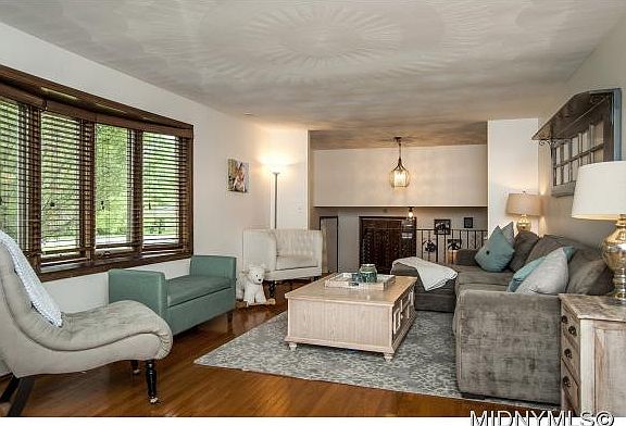 4th image of 9 Russet Bush Ln
