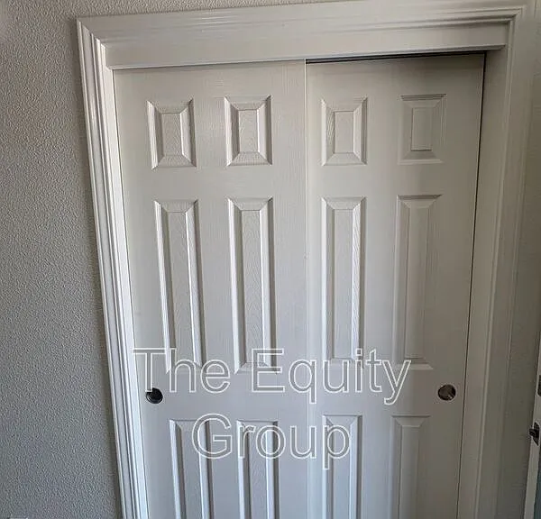 2106 W Lark Ave — Photo 2