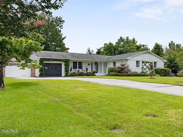 202 Windemere Rd — Photo 3