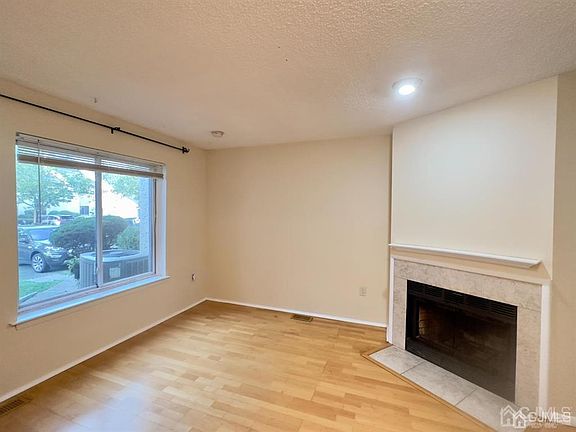 5th image of 170 Thoreau Dr