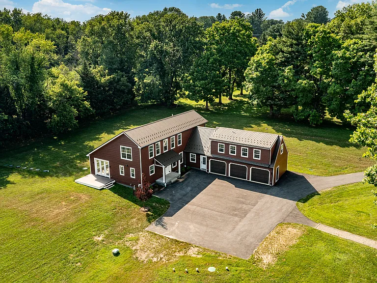 2069 Dutton Mill Rd — Photo 3