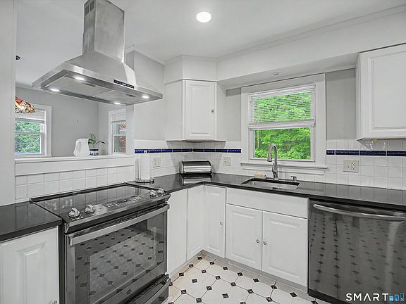 3rd image of 15 Cloverdale Circle