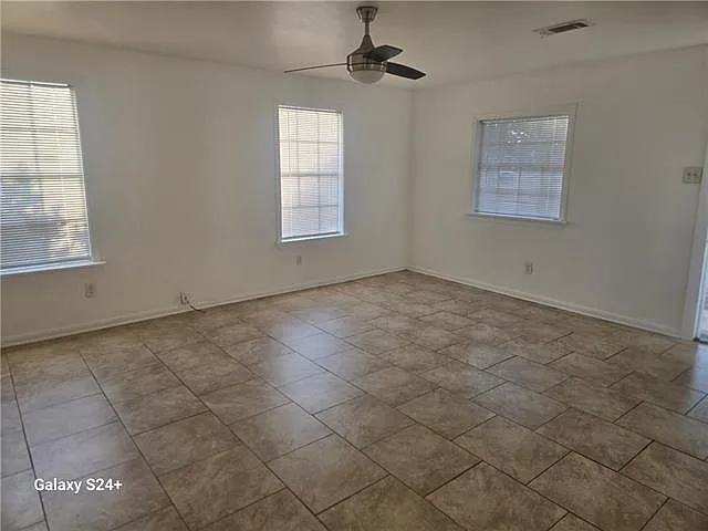 2 bed, 1.0 bath, 900 sqft, $1,275 — Photo 4