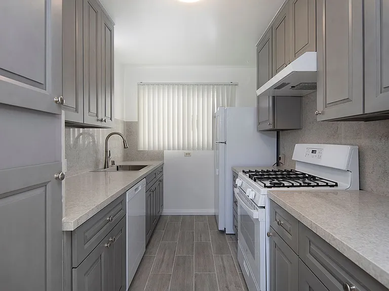Herschel Apartments — Photo 4