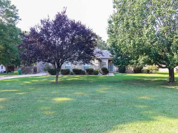 402 Clear Creek Dr, Texarkana, TX 75503