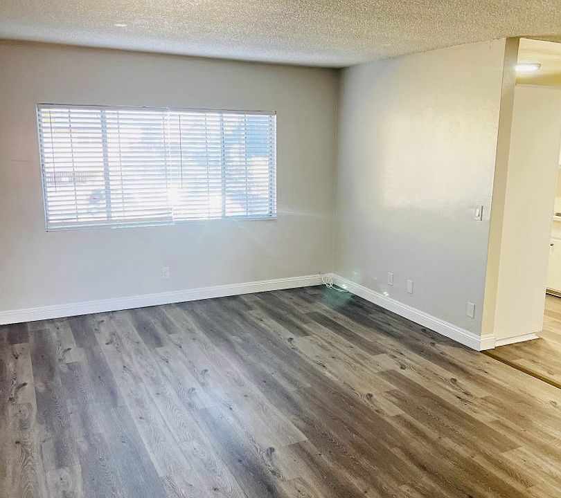 1st image of 626 W 81st St APT 11