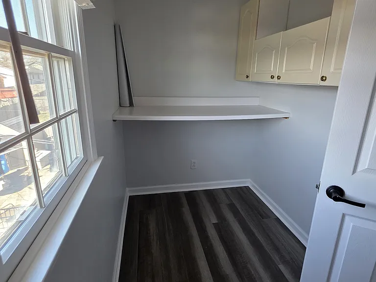 Washer dryer room folding nook