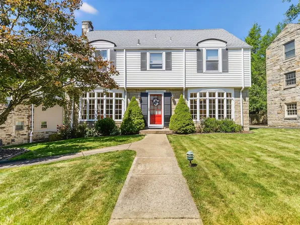 1432 Terrace Dr, Pittsburgh, PA 15228