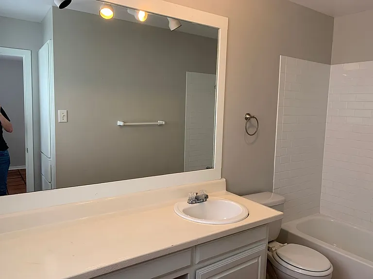 1808 W 35th St #1 — Photo 13