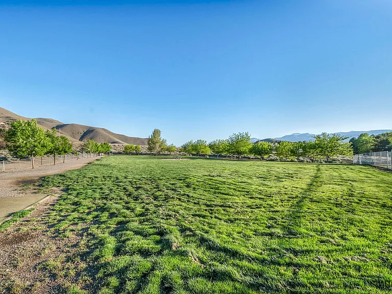 2655 Parkway Dr — Photo 43