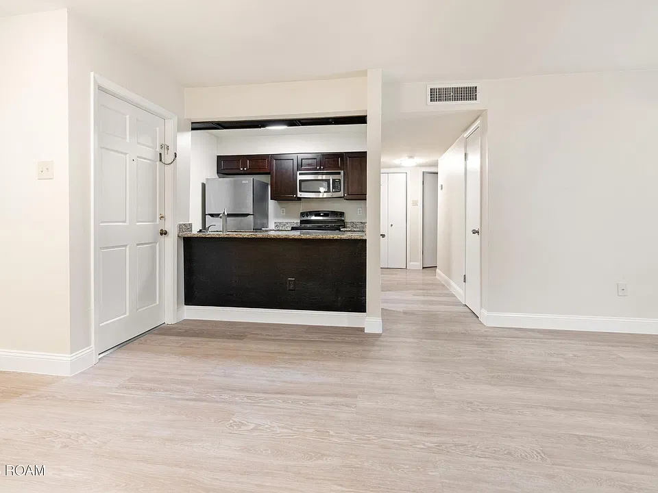 832 S Clearview Pkwy #413
