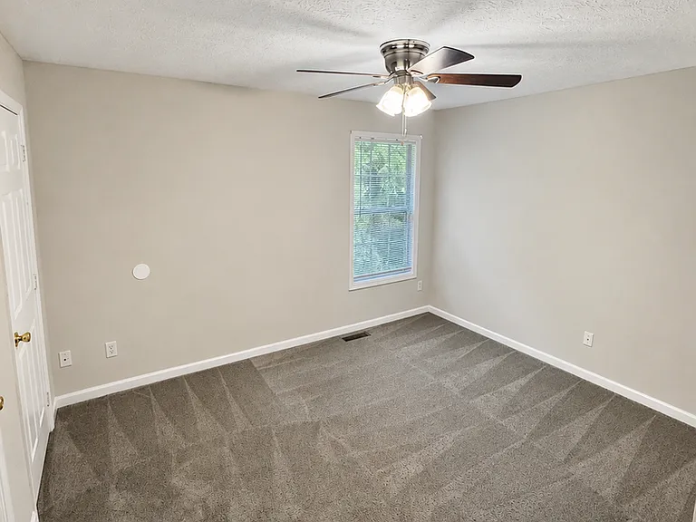 961 W Broad St — Photo 10