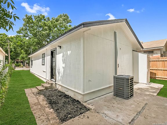 4th image of 3531 S Laredo St