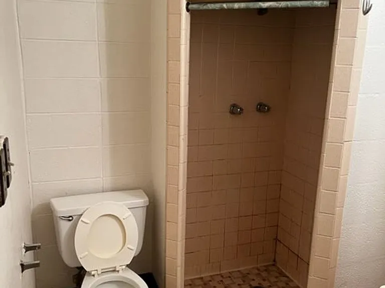 128 Gause St #2 — Photo 5