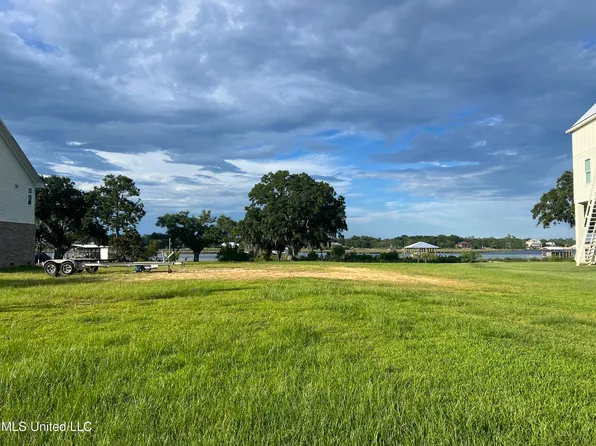 244 Lovers Ln, Ocean Springs, MS 39564