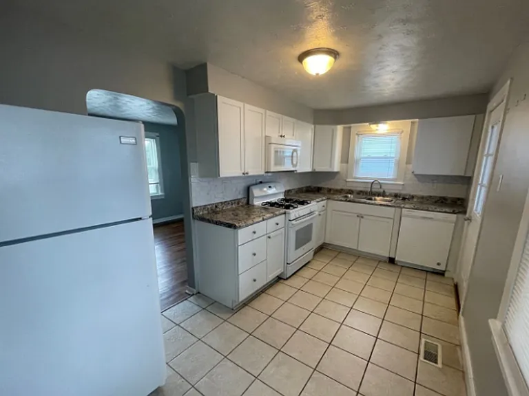 2026 Vinton St — Photo 5