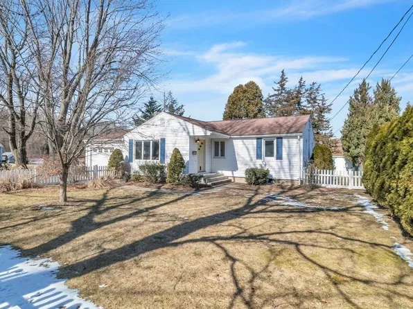 90 Stewart Ln, Agawam, MA 01001