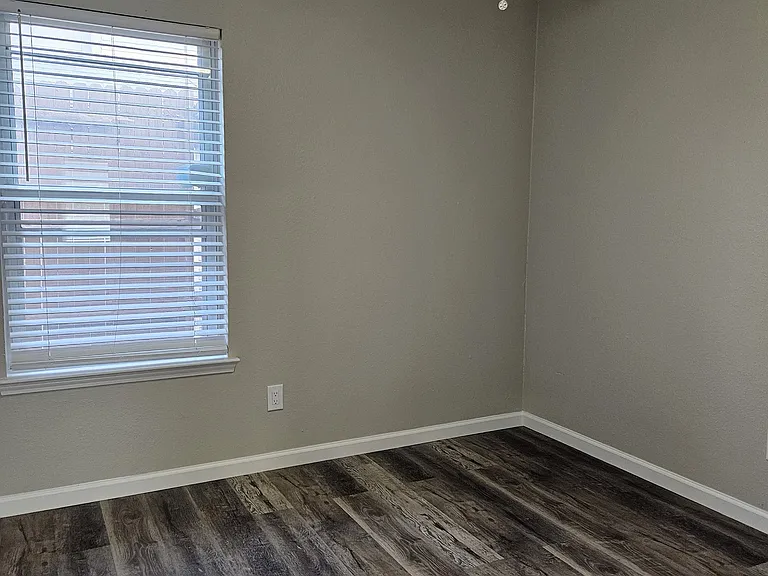 9431 Jill Ln — Photo 11