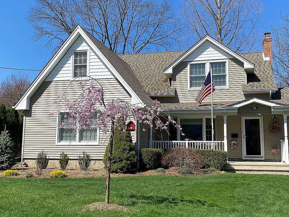 2nd image of 19 Susan Ave
