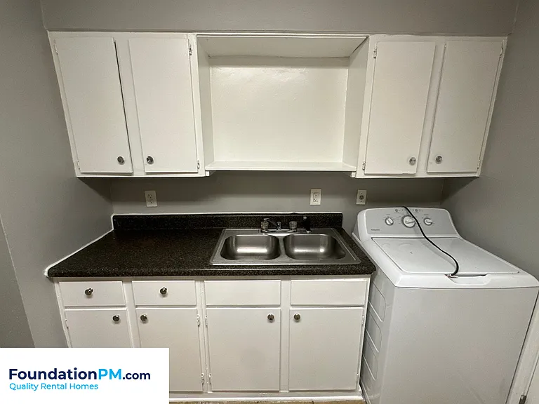 4208 Beacon Hill Dr — Photo 3
