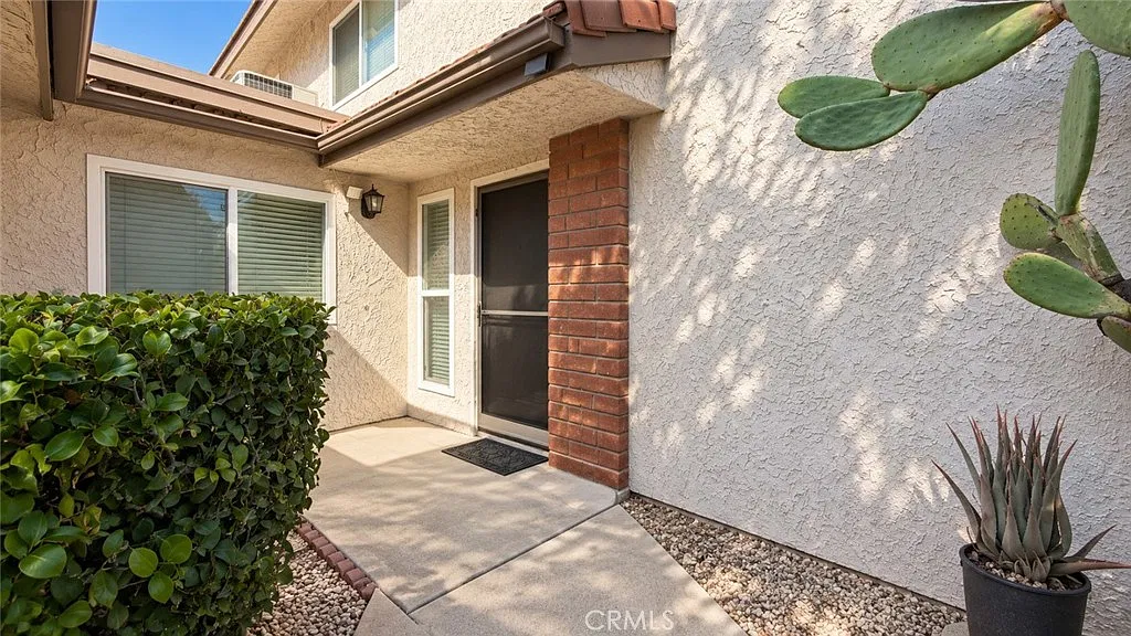 4 bed, 1716 sqft, $4,000 — Photo 1