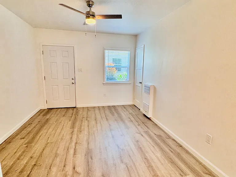 1327 Oak St #F — Photo 1