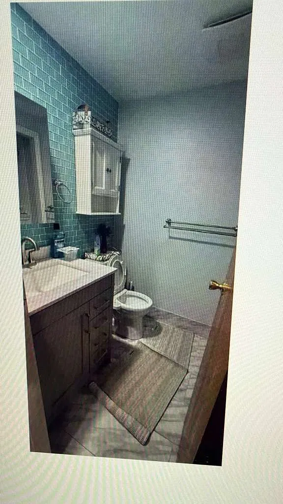 3 bed, 1.5 bath, 800 sqft, $2,400 — Photo 3