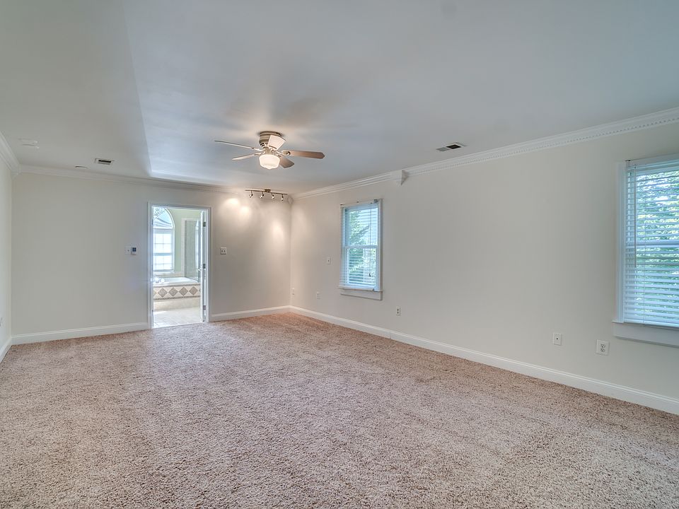 1st image of 43915 Glenhazel Dr