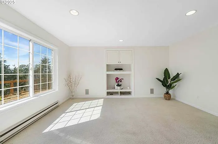 2279 Hamilton St — Photo 4