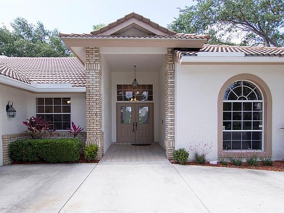 3rd image of 8683 Woodbriar Dr