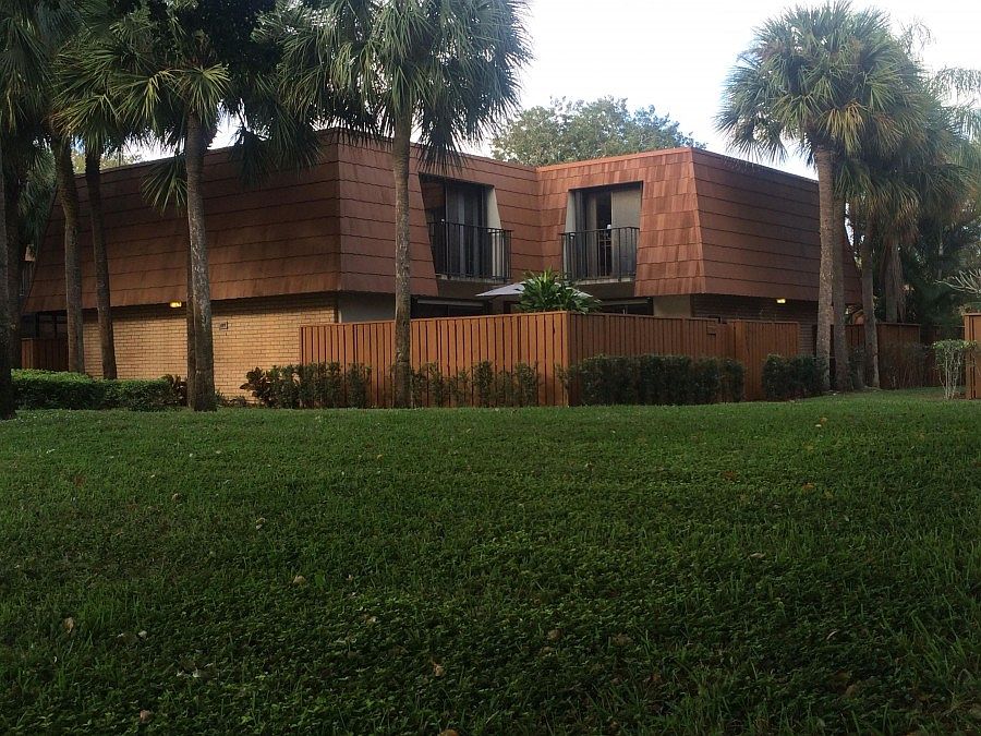 1st image of 306 Live Oak Ln