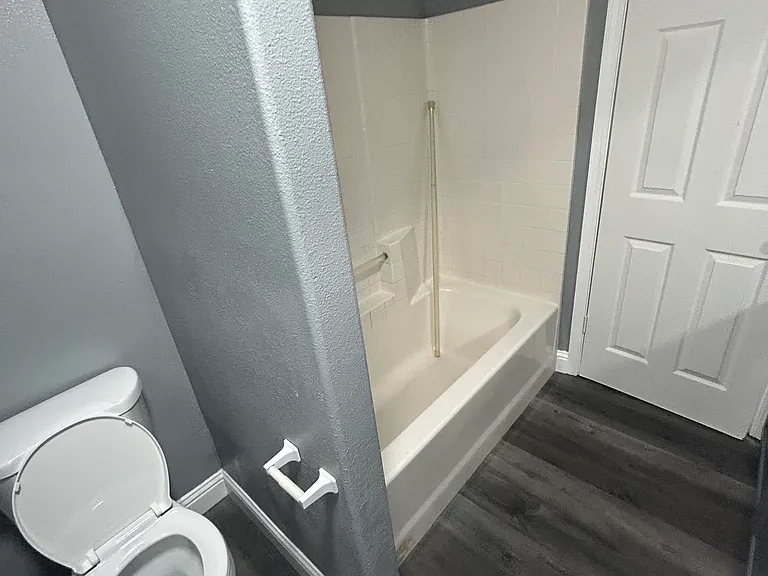 2418 E Portland Ave — Photo 7