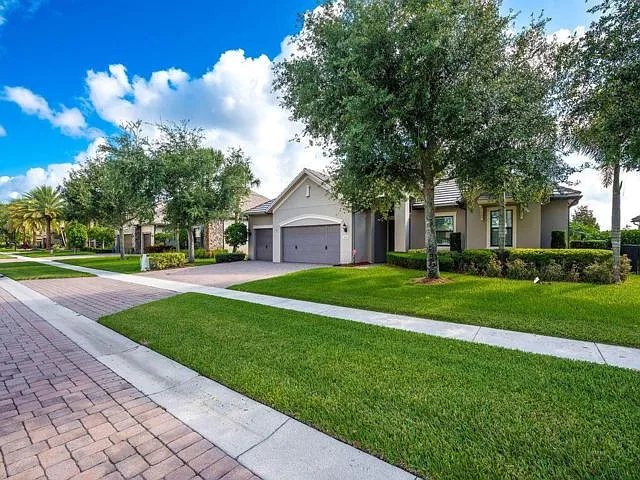 3425 Siena Cir — Photo 13