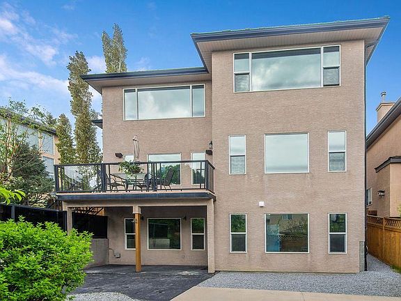 2nd image of 21 NE Royal Ridge Hl NW