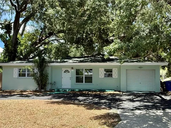 677 Oakwood Dr, Dunedin, FL 34698