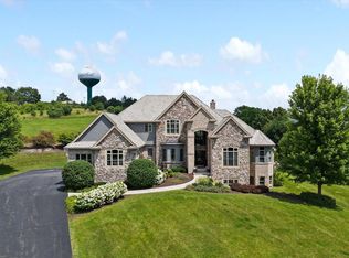 1002 N Cypress Ct, Hartland, WI 53029