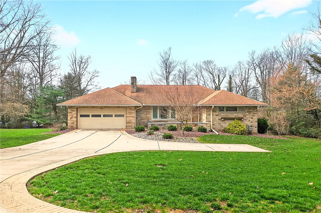 243 Greenridge Rd photo 1