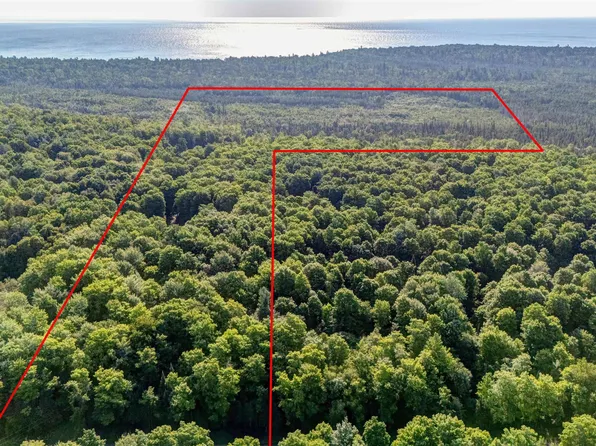 2504 S Little Harbor Rd, Manistique, MI 49854