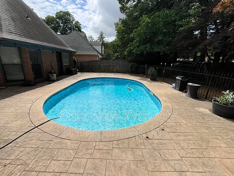 6700 N Kirby Oaks Cv — Photo 36