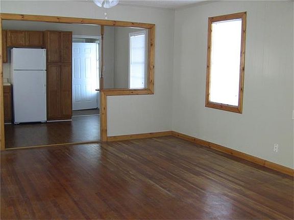 3rd image of 754 Avenue A