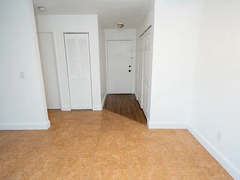 644 Kenwick Cir #203 — Photo 6