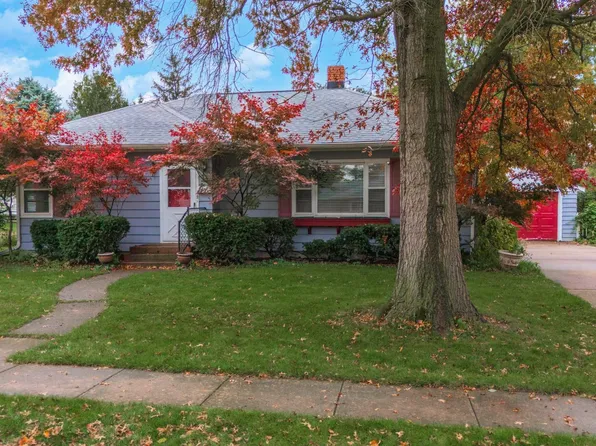307 E 6th St, Gridley, IL 61744