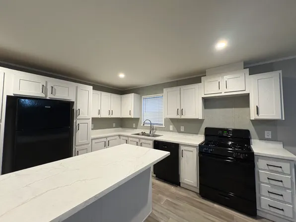548 Selkirk Dr, Mount Morris, MI 48458