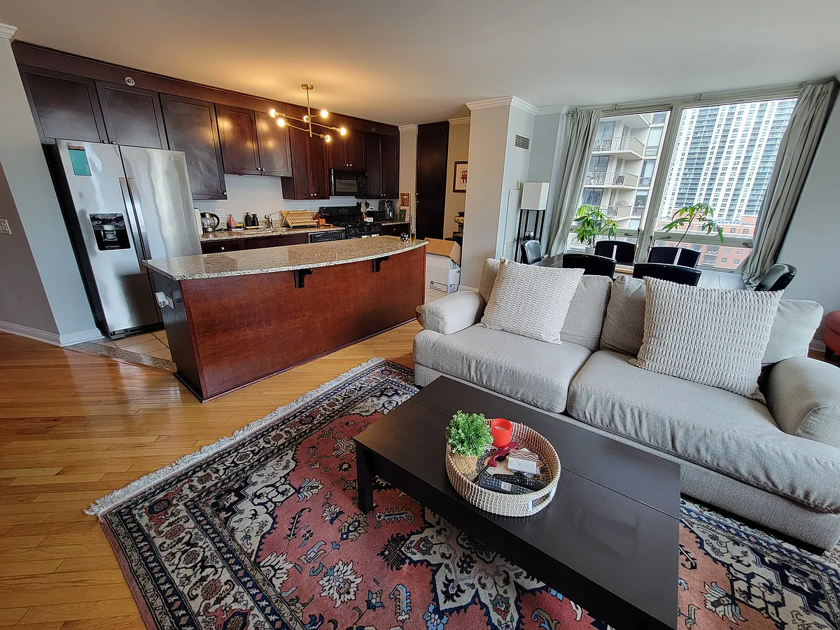 Kitchen - 33 W Ontario St #14A