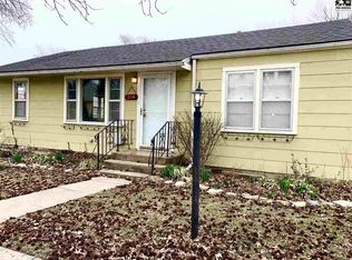214 N Schmidt Ave, Moundridge, KS 67107