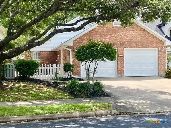 227 Charleston Dr, Victoria, TX 77904