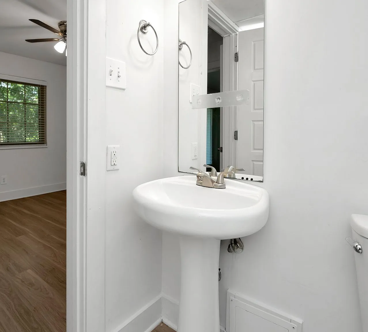 Towncrest Apartments — Photo 4